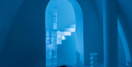 blue vault of ice inside bedroom in Icehotel