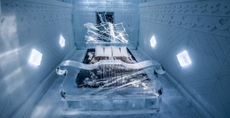 double bed in deluxe suite Raindrop prelude made of snow and ice