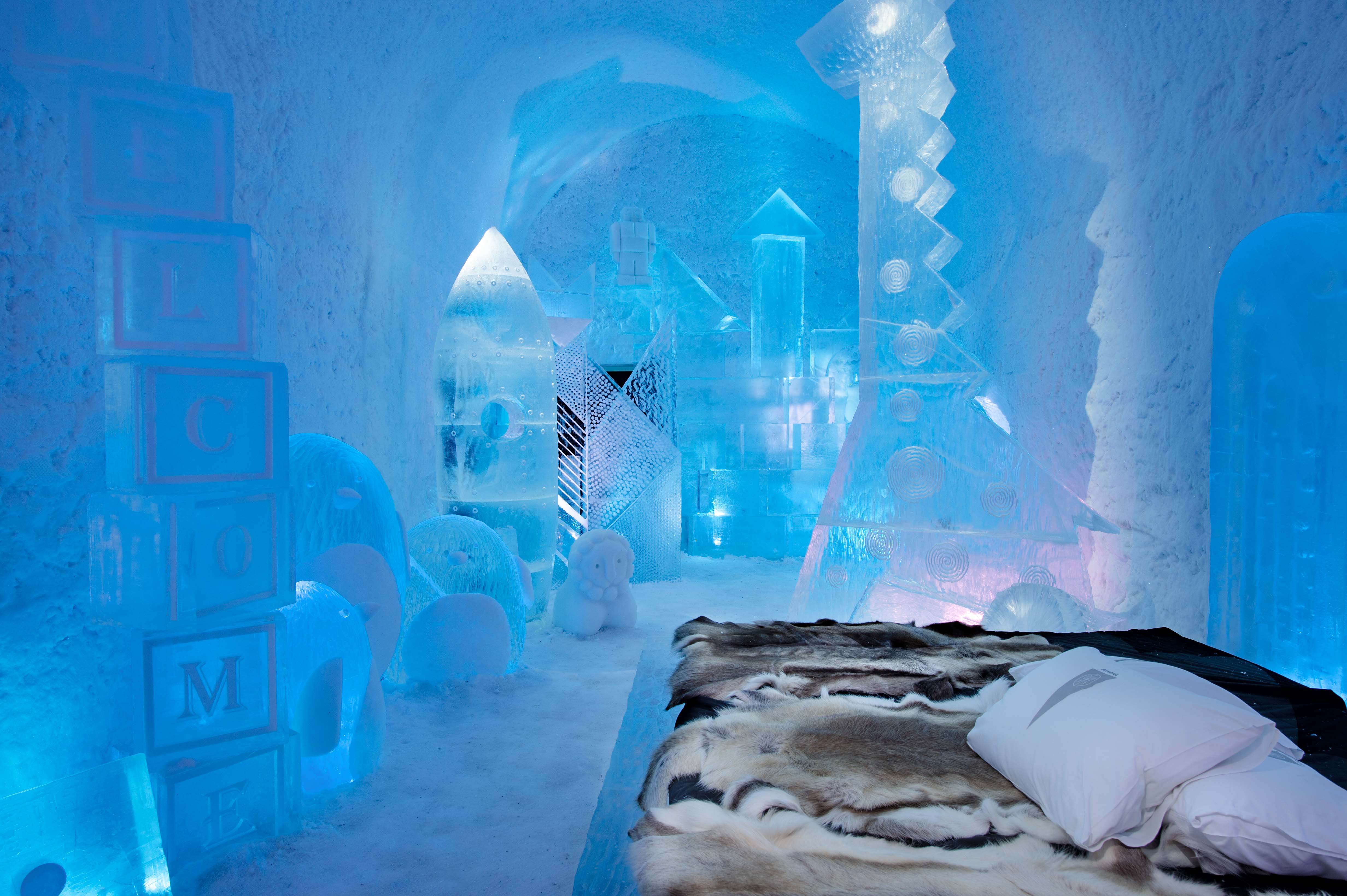 Deluxe Suite Toybox by Viktor Tsarski & Wouter Biegelaar | ICEHOTEL