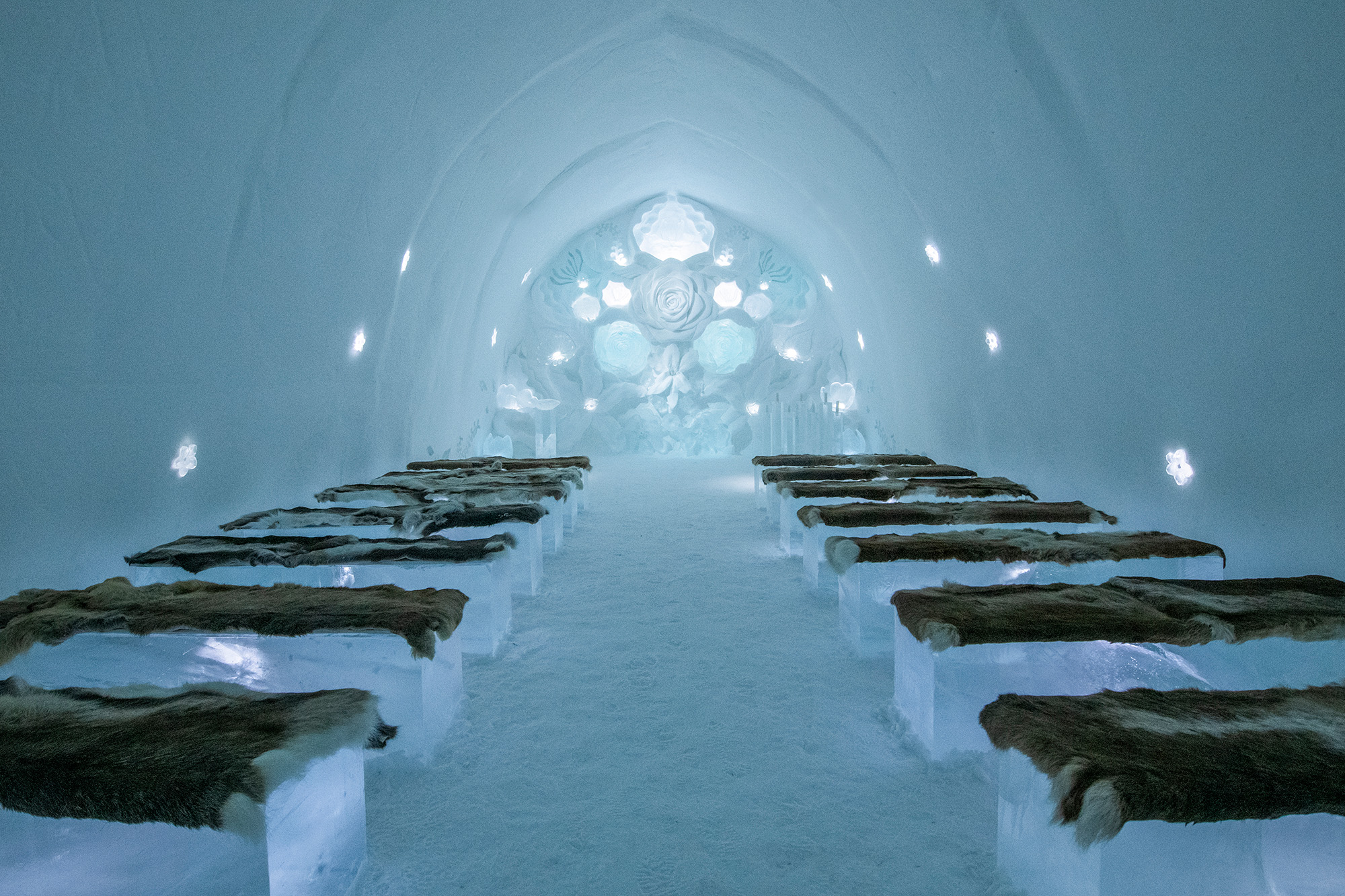 Into the Light　 Tom Jacobi　氷景　氷の世界 Ceremony Hall Gaia's Bloom by Lisa Lindqvist & Kate Munro | ICEHOTEL