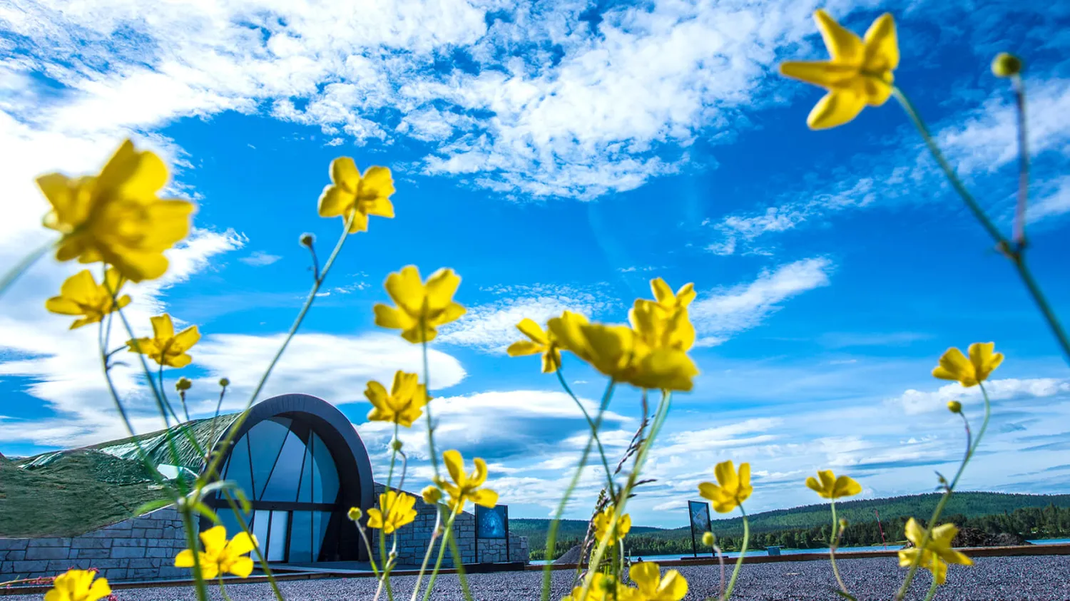 Icehotel entré på sommaren