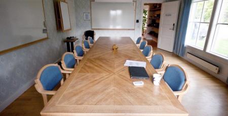 Meeting and conference room for 10 delegates