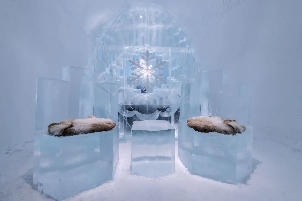 Deluxe Suite Gentle Light by Natsuki Saito & Shingo Saito