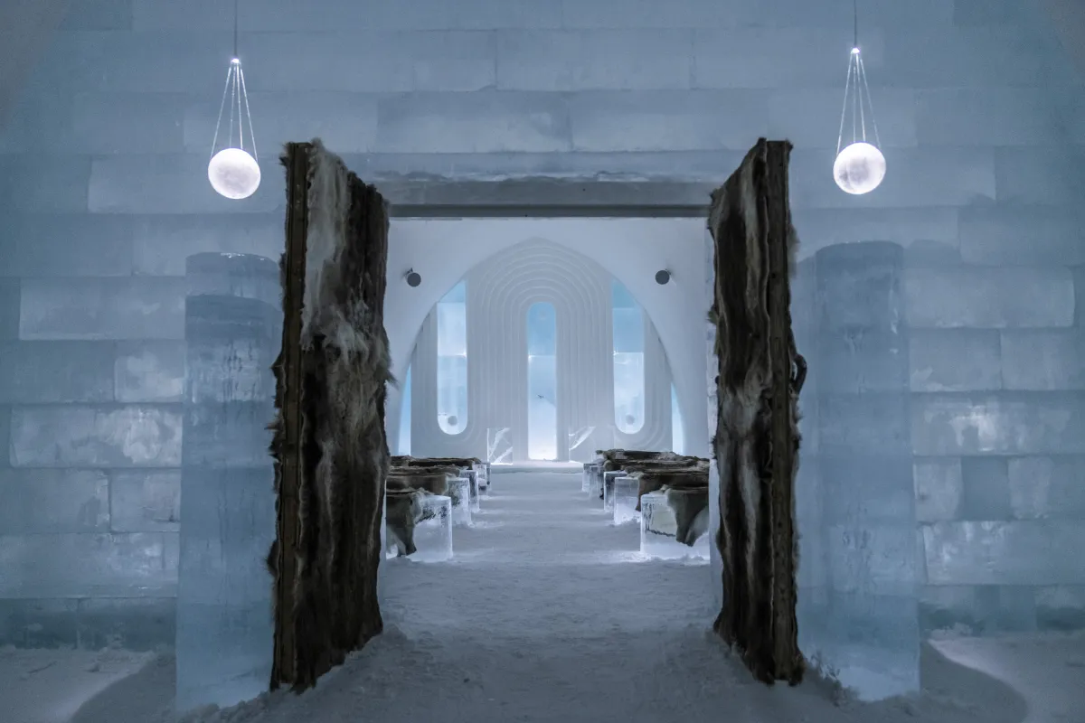 Into the Light　 Tom Jacobi　氷景　氷の世界 Visit Ceremony Hall Echo | ICEHOTEL