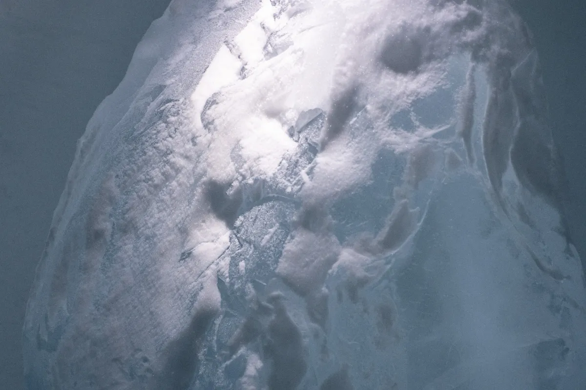 Art Suite ICE AS MIRROR by Pieke Bergmans & Peer de Wit