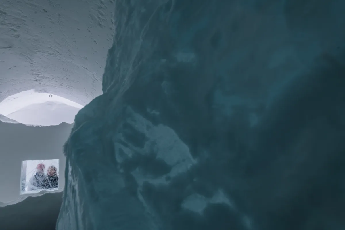 Art Suite ICE AS MIRROR by Pieke Bergmans & Peer de Wit