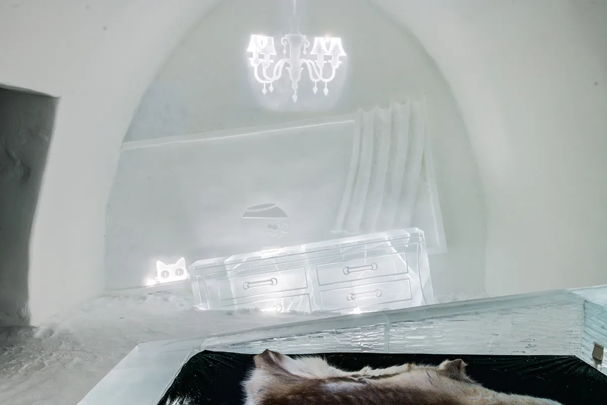 Art Suite MINUS 10 by Luc Voisin & Mathieu Brison