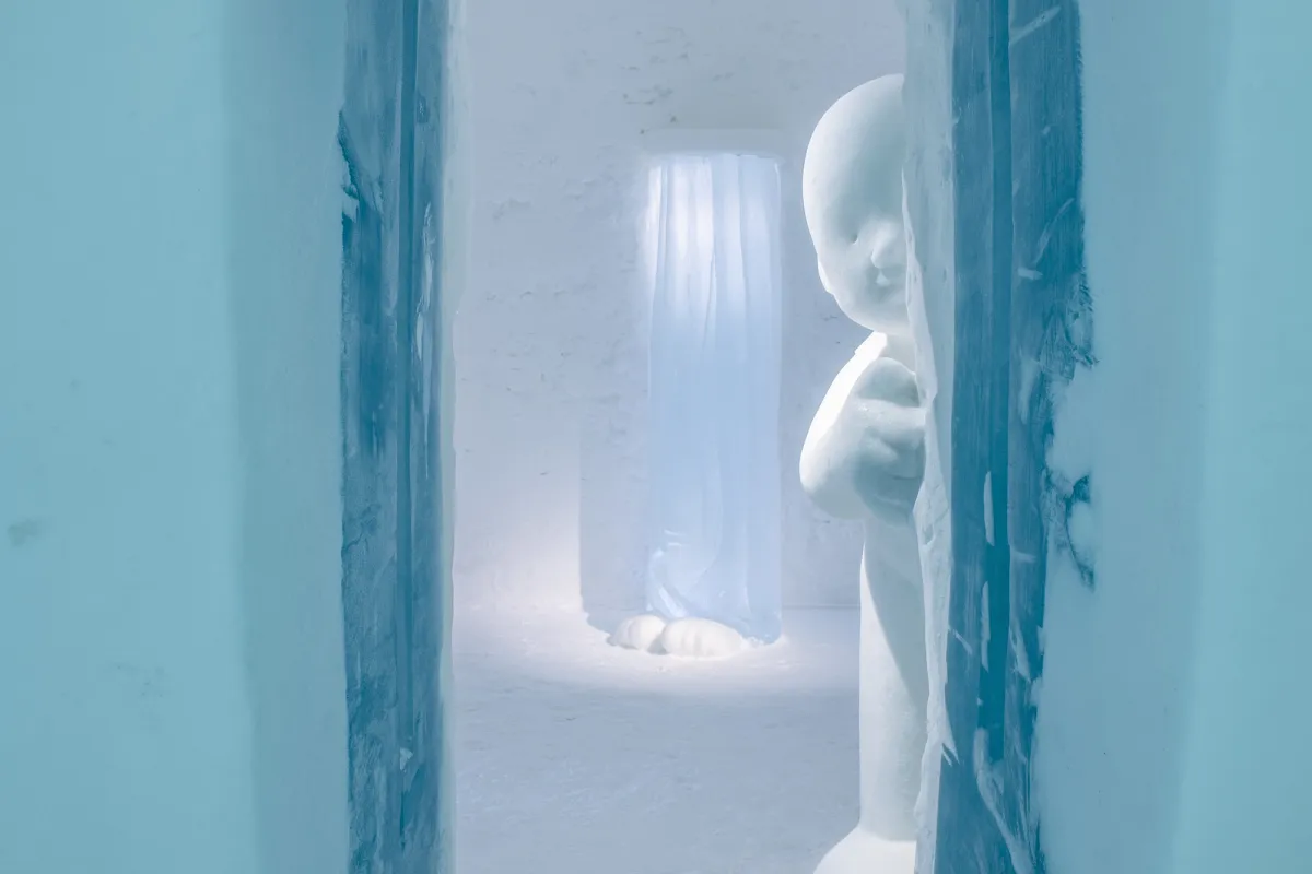 Art Suite There is no one here by Ayla Turan & Kemal Tufan