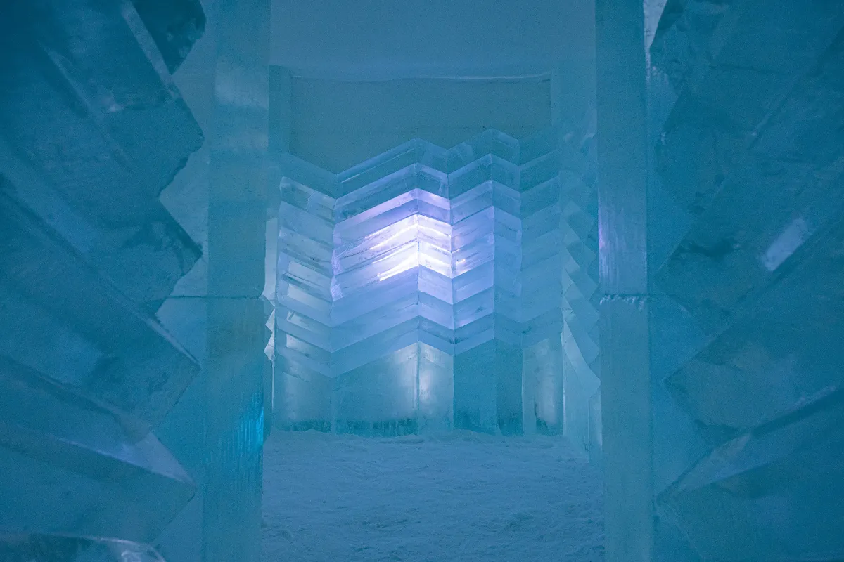 Into the Light Tom Jacobi 氷景 氷の世界 Art Suite ZIG and ZAG by