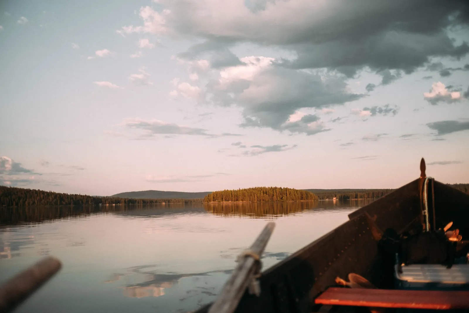 Boat on the Torne River, i the midnight sun