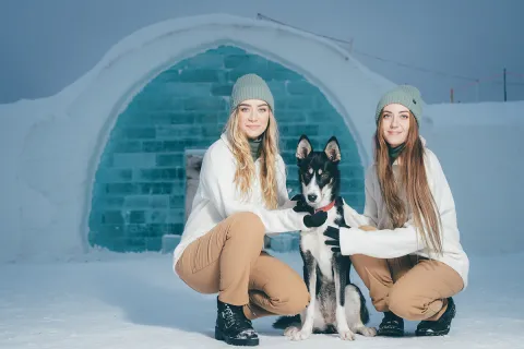 Artists Emlie Steele & Sara Steele