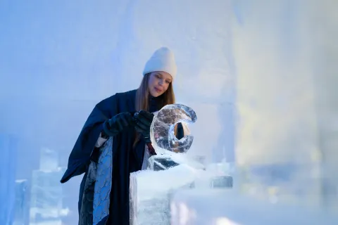 Ice sculpting